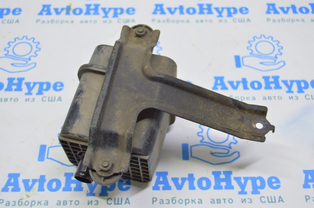 Кронштейн фильтра топливного абсорбера Acura MDX 07-09