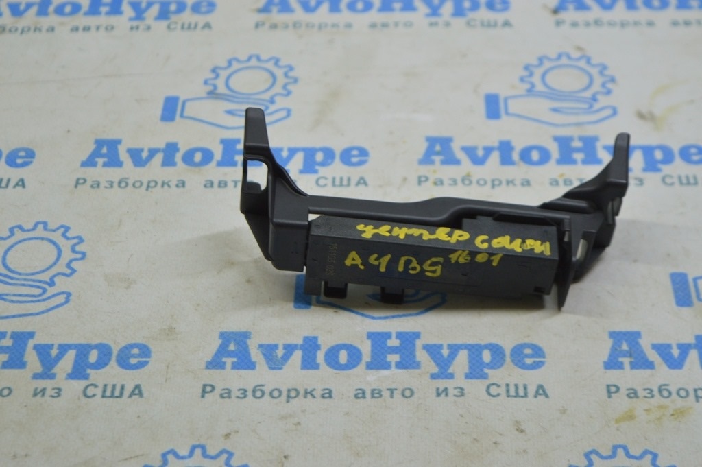 Кронштейн Keyless Entry Antenna Audi A4 B9 17- салонная центр