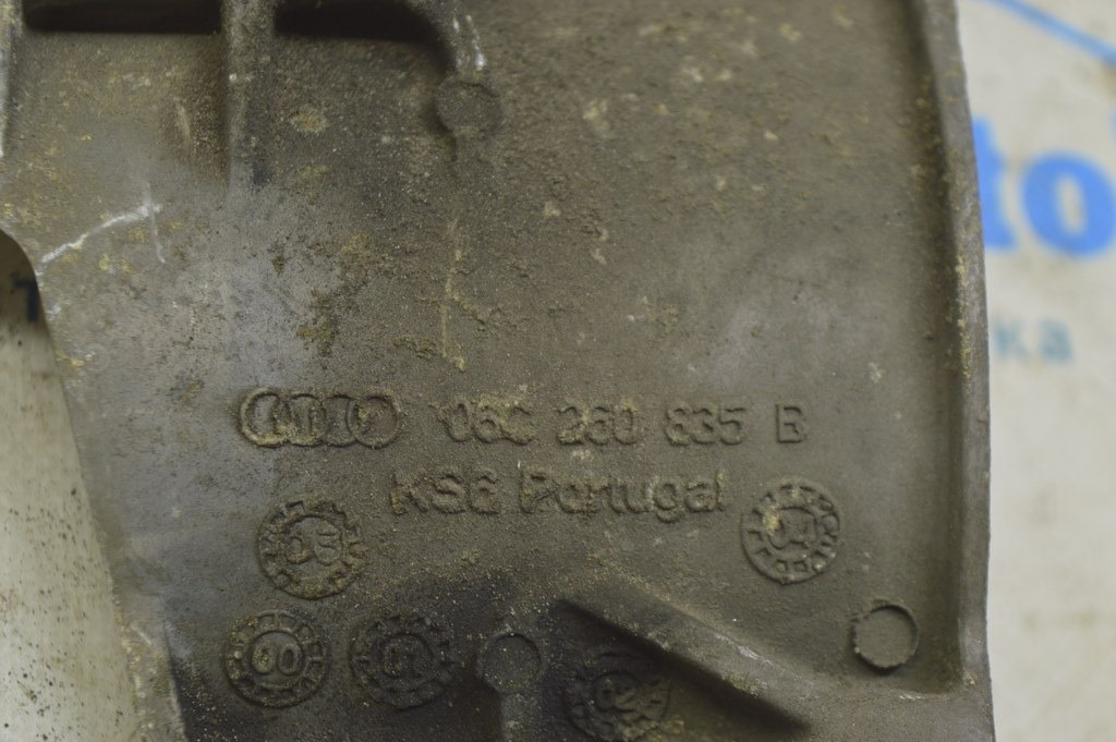 Кронштейн компрессора кондиционера Audi A8 D3 03-09 — фото 3