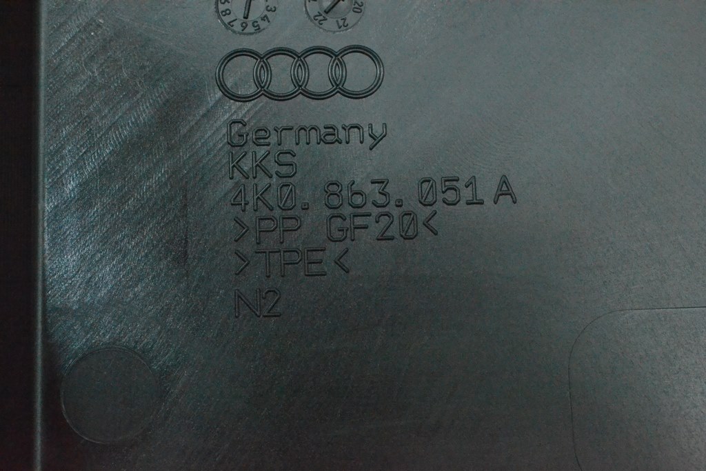 Кронштейн консоли Audi A7 C8 19-25 — фото 3