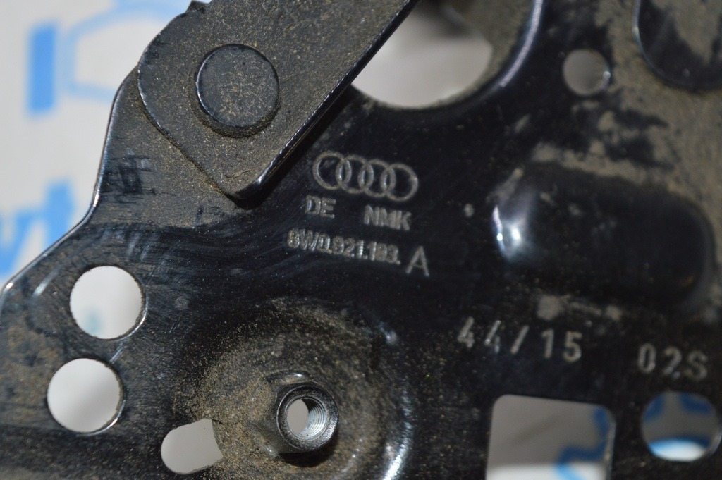 Кронштейн крыла левый Audi A4 B9 17- — фото 3