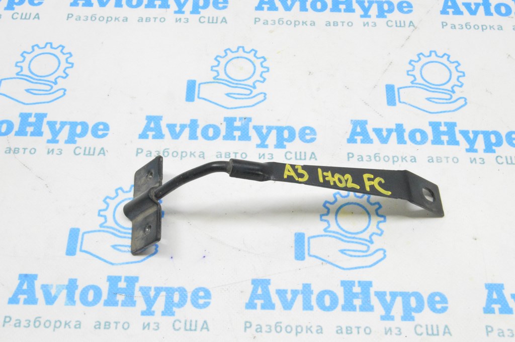 Кронштейн крюка замка капота Audi A3 8V 15-16