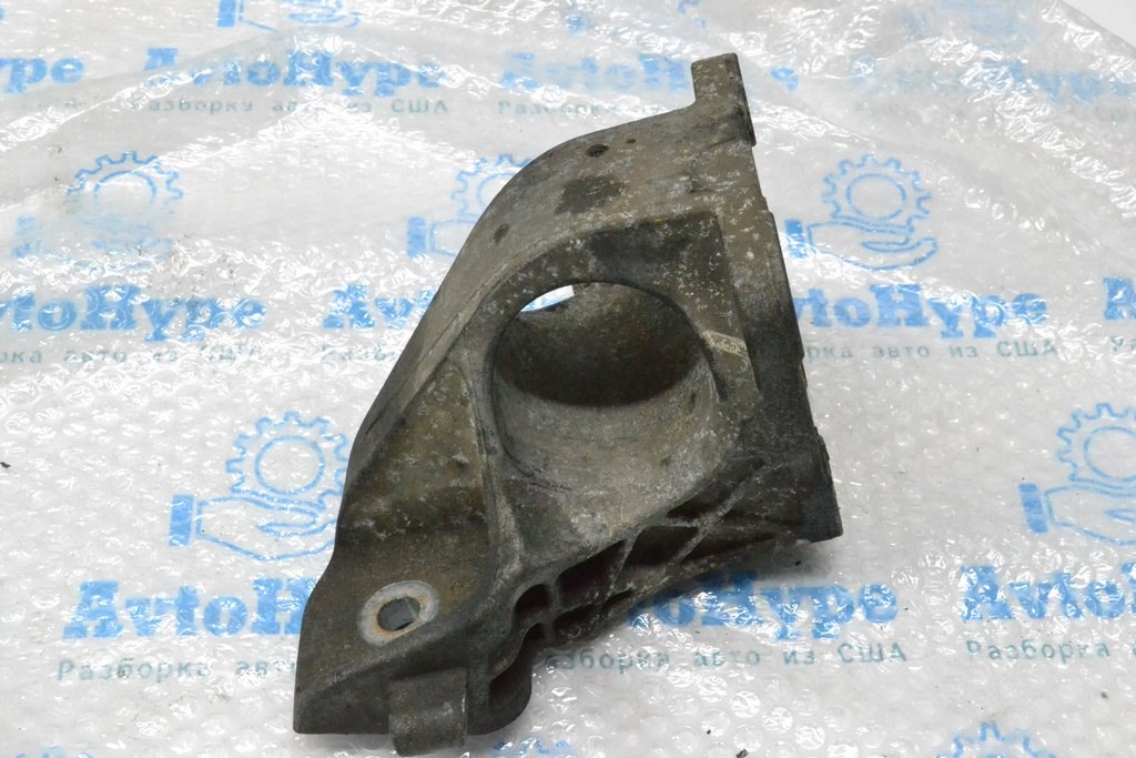 Кронштейн левой подушки двигателя Land Rover Range Rover L405 13-17 4.4d — фото 3