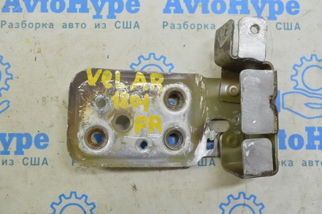 Кронштейн на лонжероне правый Range Rover Velar L560 17- (01)