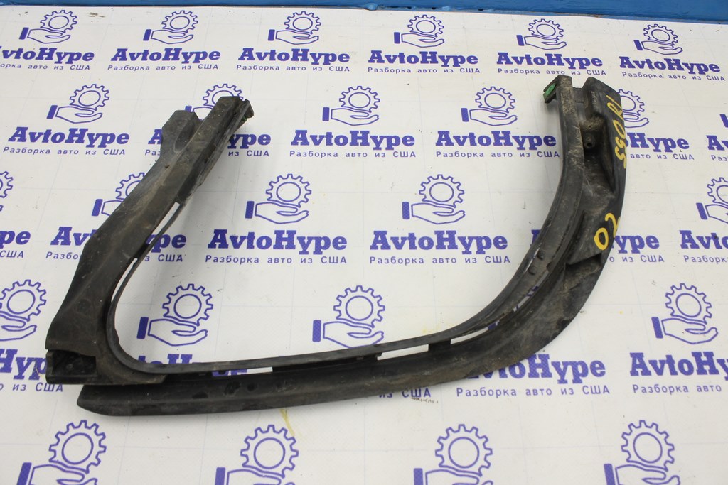 Кронштейн насадки глушника заднього бампера правий Volvo S90 16- (02)