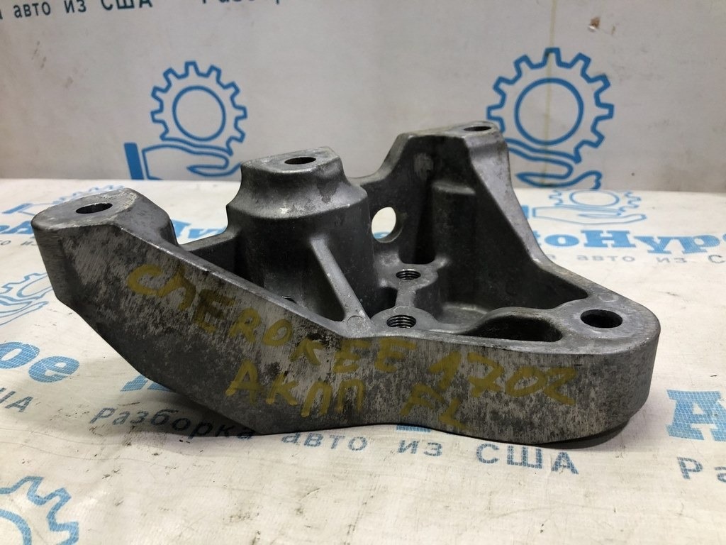 Кронштейн опоры коробки передач Jeep Cherokee KL 14- 2.4