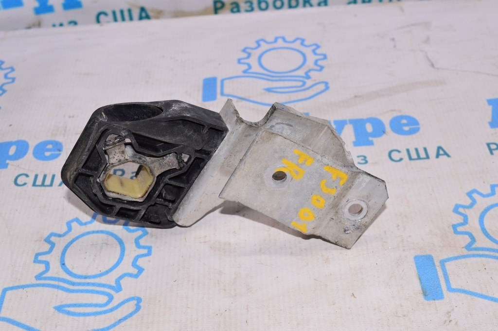 Кронштейн переднего подрамника праввый BMW 3 F30 12-15