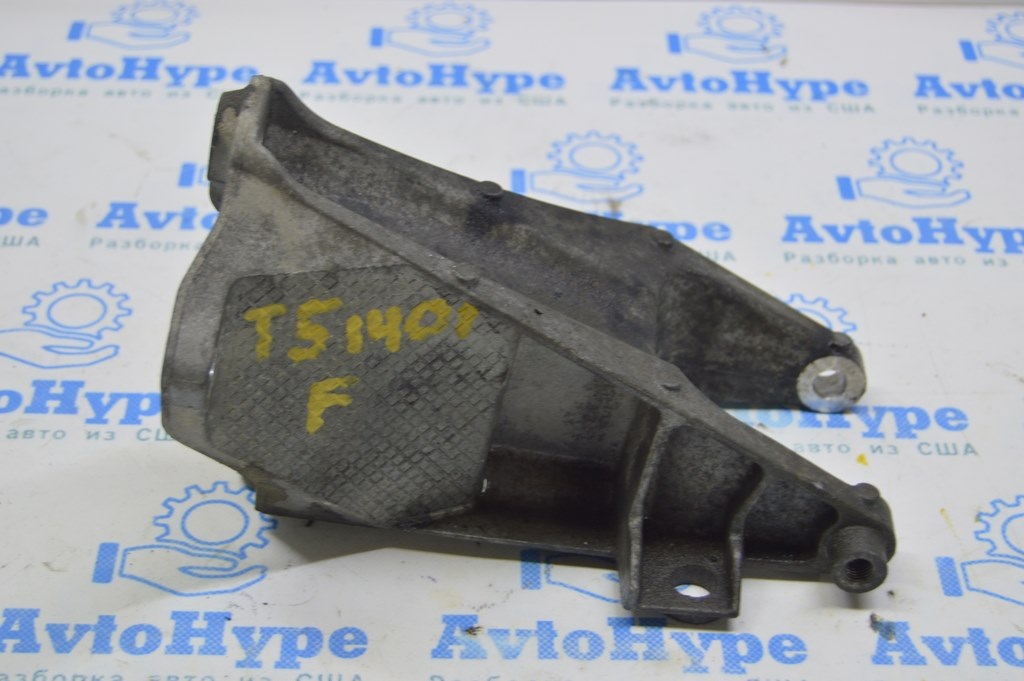 Кронштейн передней подушки двигателя VW Multivan T5 09-15 2.0d