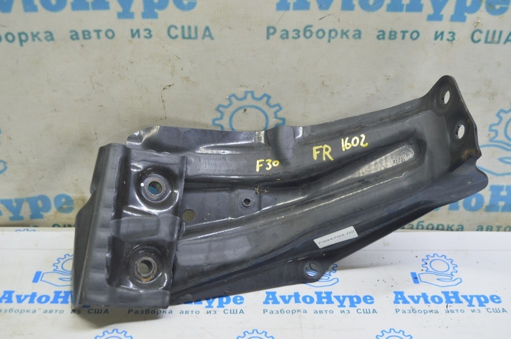 Кронштейн передней стойки правый BMW F30 15-18