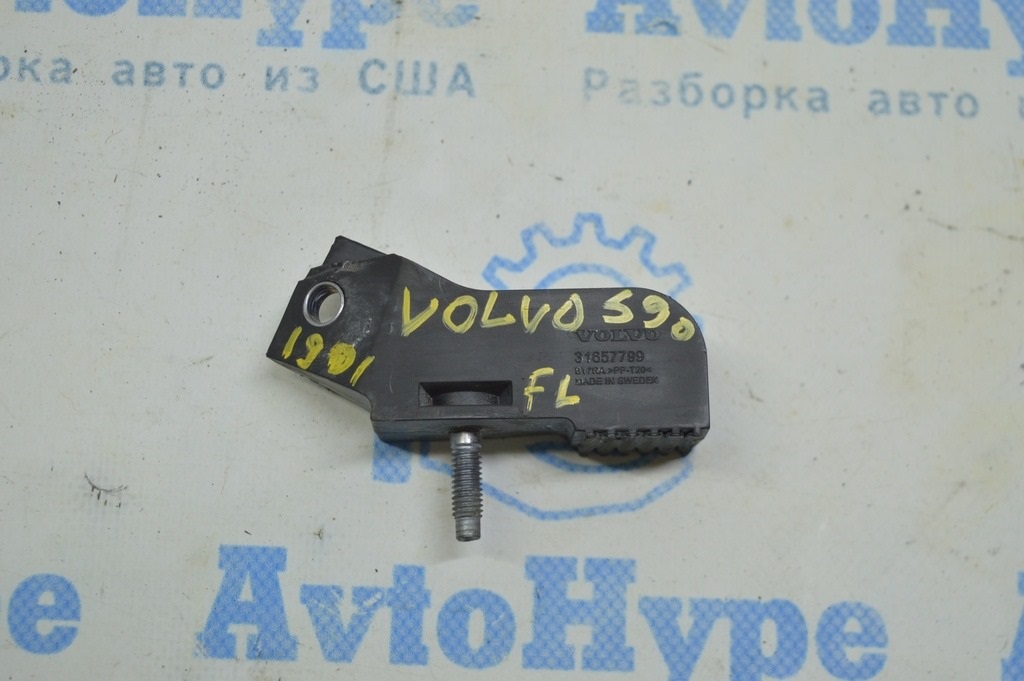 Кронштейн передний левый Volvo S90 16- (01)