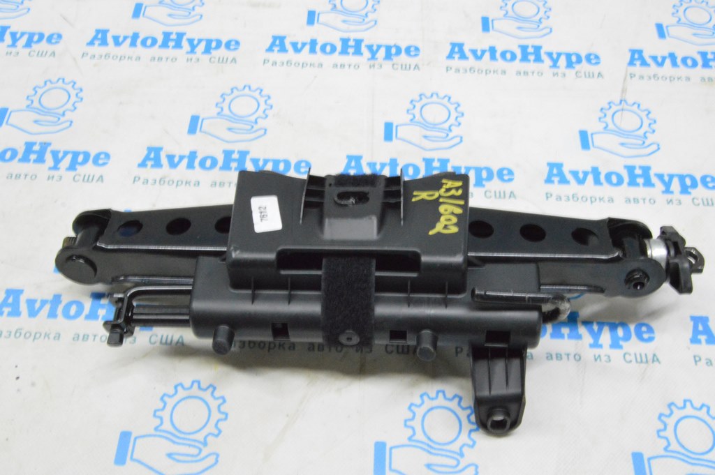 Кронштейн под домкрат Audi A3 8V 15-20 4d FWD