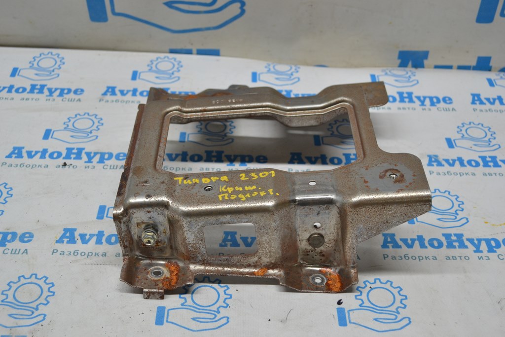 Кронштейн подлокотника Toyota Tundra 22-