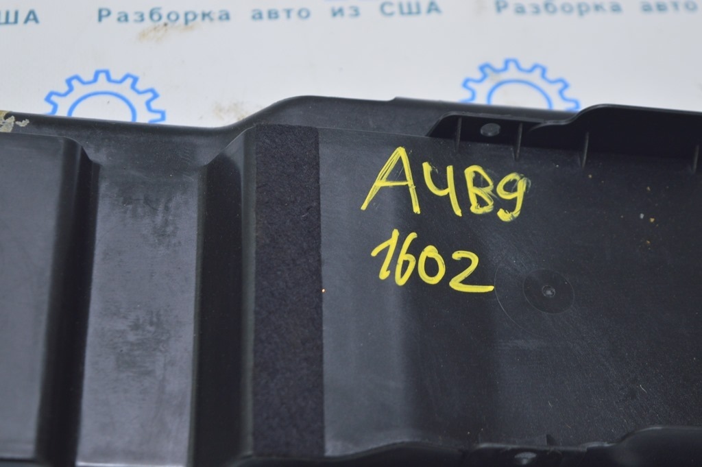 Кронштейн подлокотника центральной панели Audi A4 B9 17- — фото 2