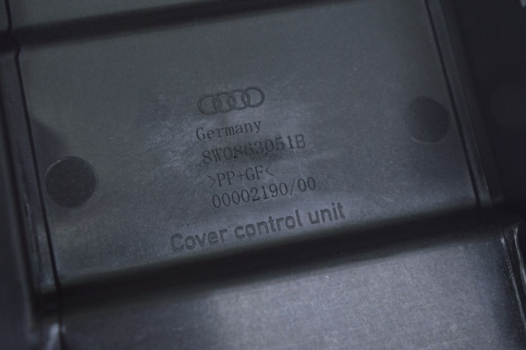 Кронштейн подлокотника центральной панели Audi A4 B9 17- — фото 4