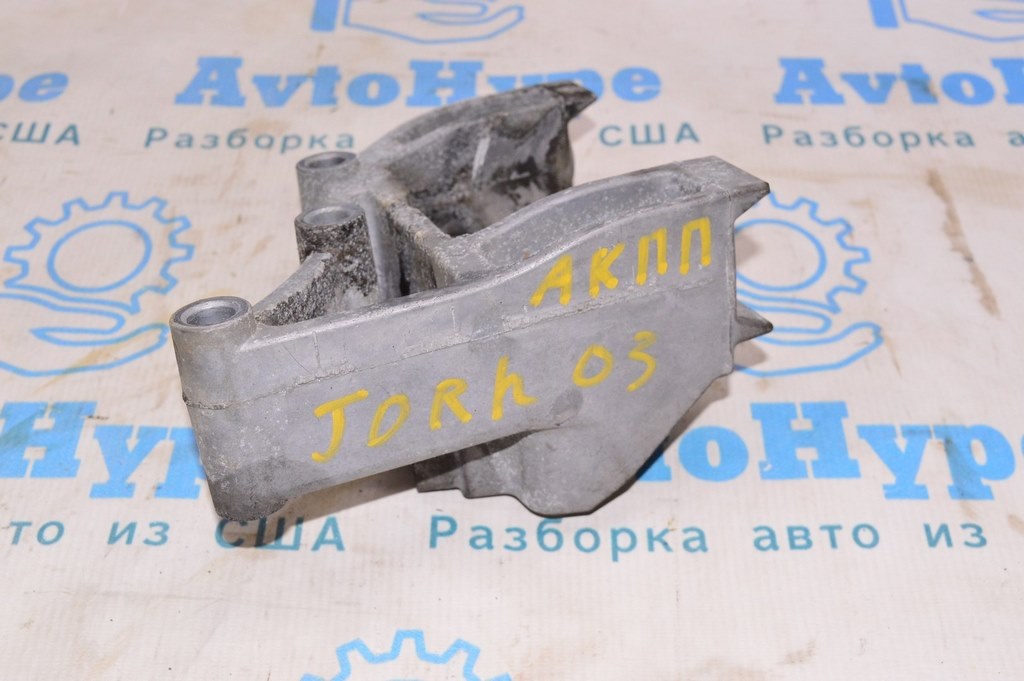 Кронштейн подушки двигателя Dodge Journey 11- 3.6