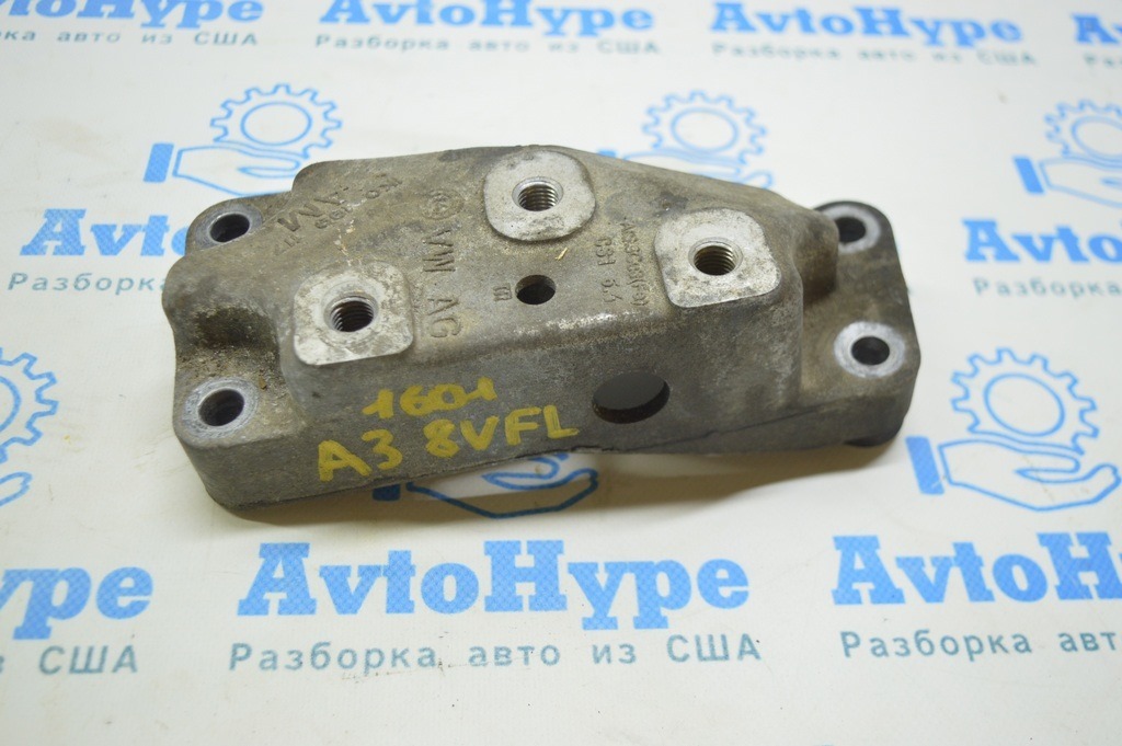 Кронштейн подушки двигателя левый Audi A3 8V 15-20 4d, 1.8T, 2.0T
