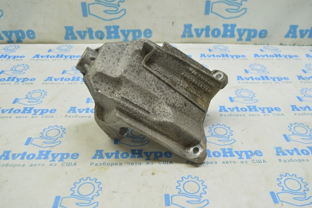 Кронштейн подушки двигателя левый Audi A4 B9 17- 2.0T