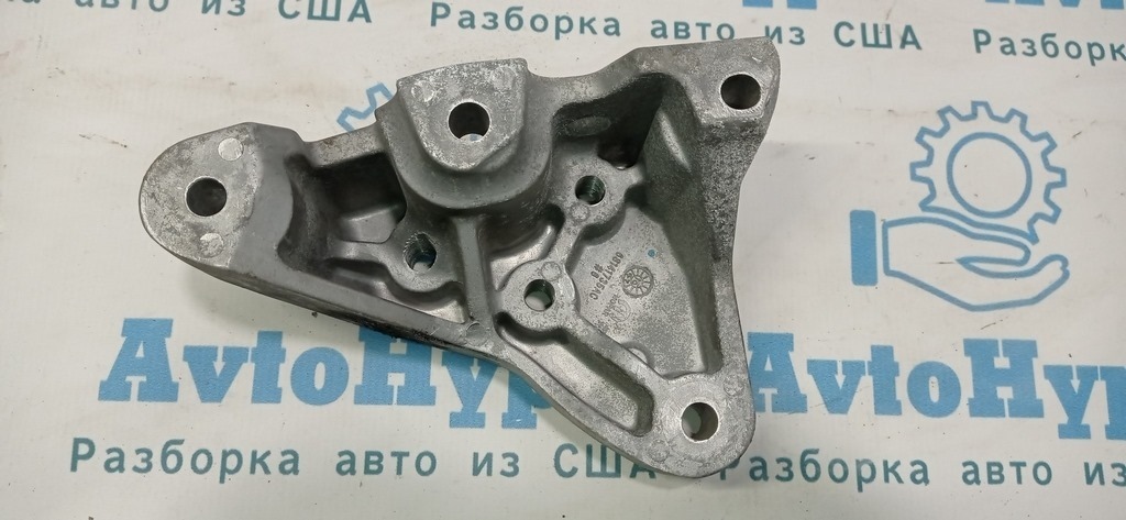 Кронштейн подушки двигателя левый Chrysler 200 15-17 2.4