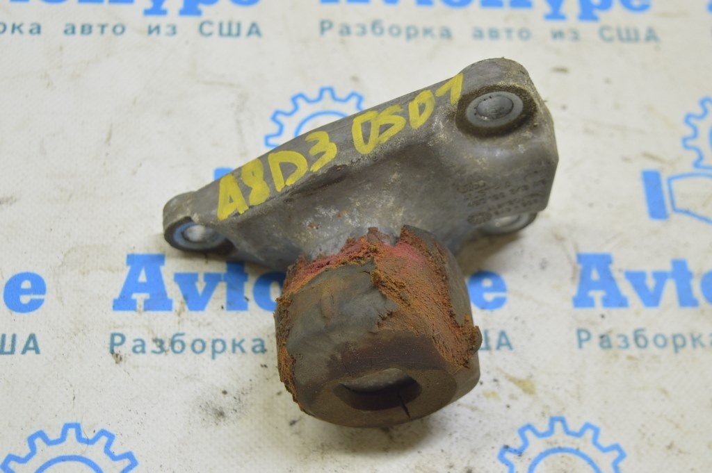 Кронштейн подушки двигателя передний Audi A8 D3 03-09 3.0