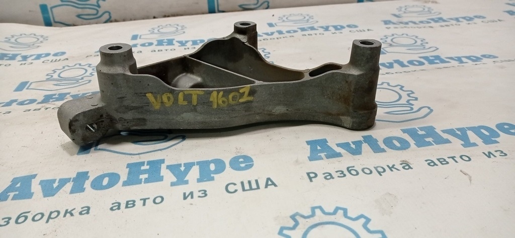 Кронштейн подушки двигателя передний Chevrolet Volt 16-