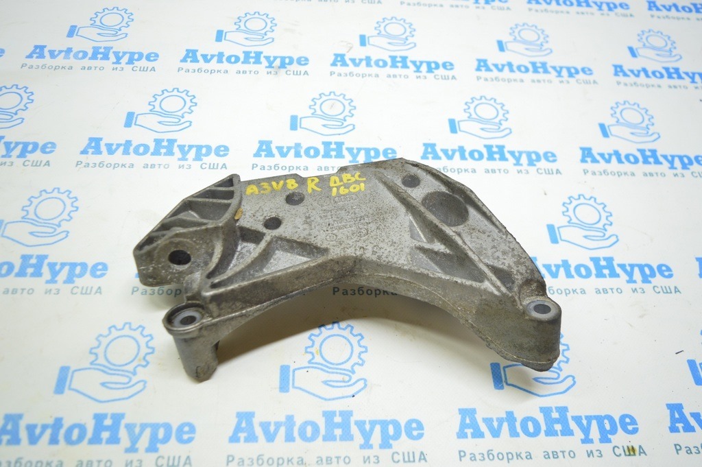 Кронштейн подушки двигателя правый Audi A3 8V 15-20 4d, 1.8T, 2.0T
