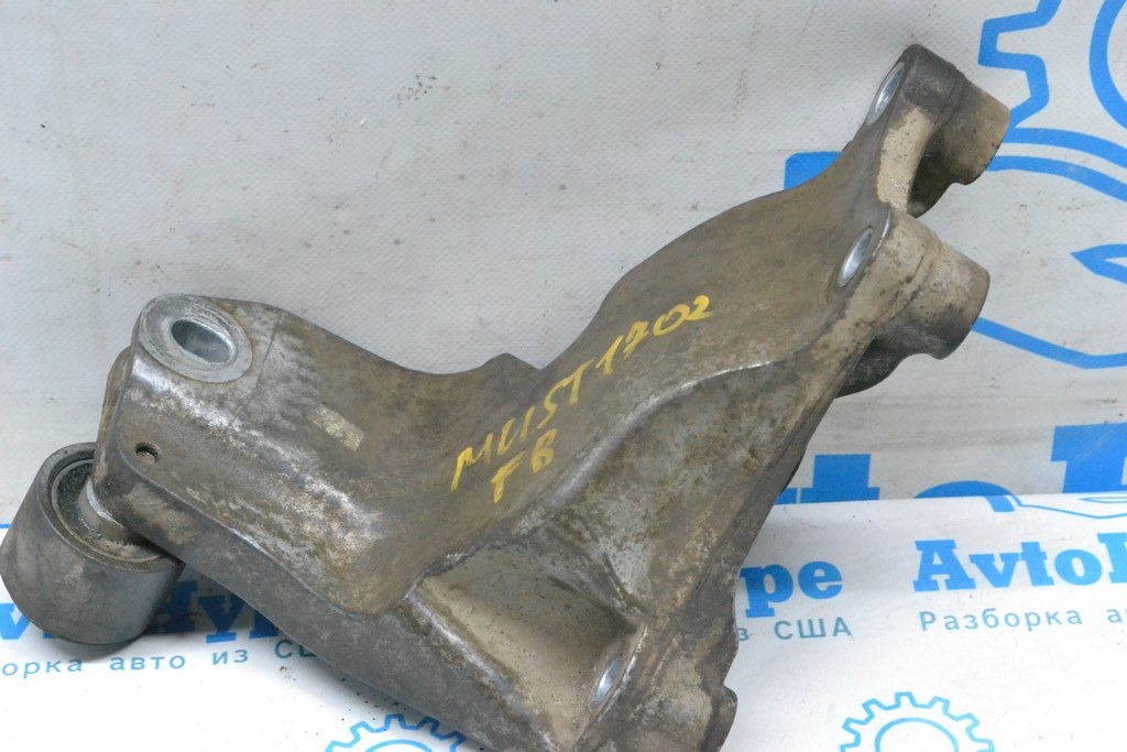 Кронштейн подушки двигателя правый Ford Mustang mk6 15-23 2.3T