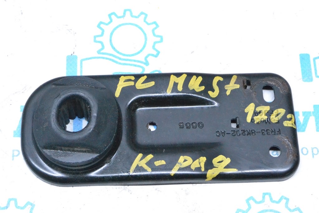 Кронштейн радиатора лев Ford Mustang mk6 15- с резинкой