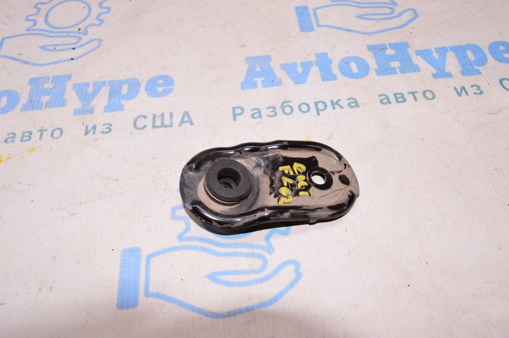 Кронштейн радиатора верх лев Subaru Outback 15-19