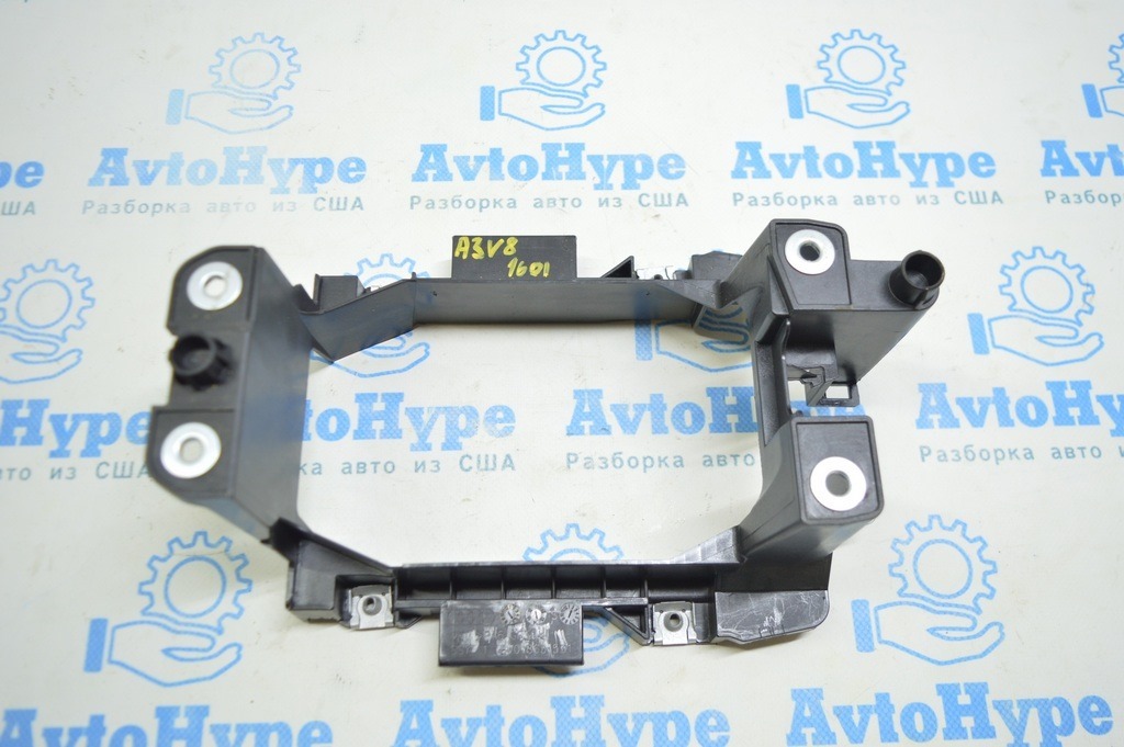 Кронштейн регулятора ремня безопасности Audi A3 8V 15-16 4d