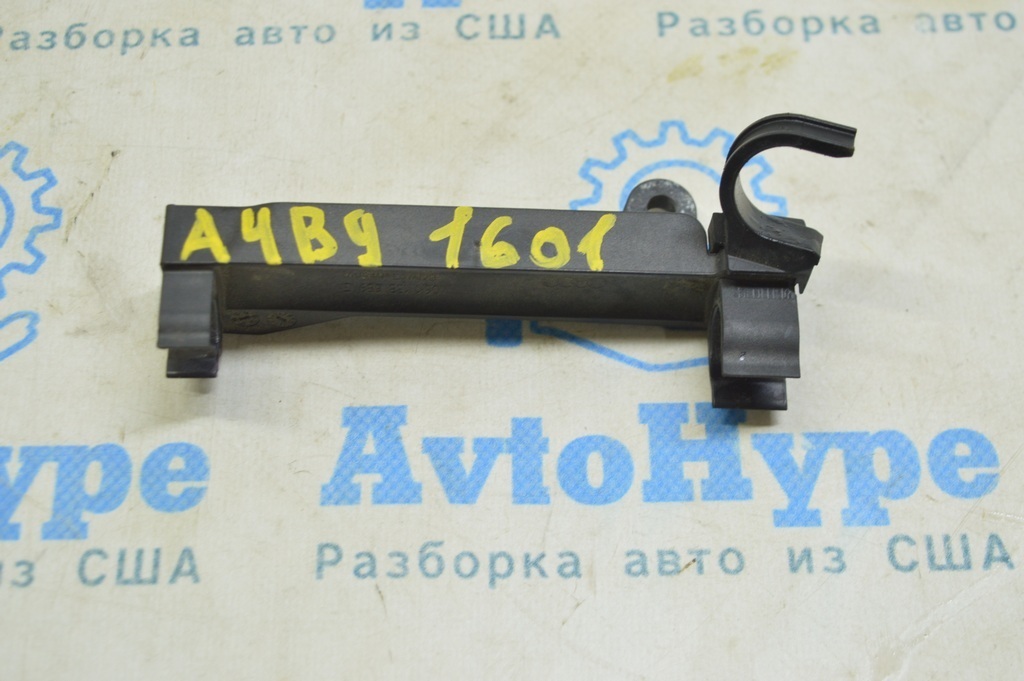 Кронштейн топливной трубки Audi A4 B9 17-18 2.0T