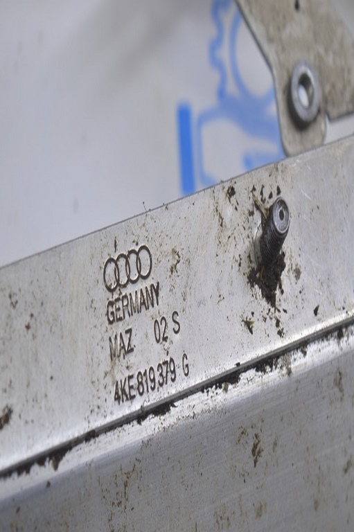 Кронштейн трубок системы охлаждения Audi E-Tron (Q8) GEN 18- — фото 3