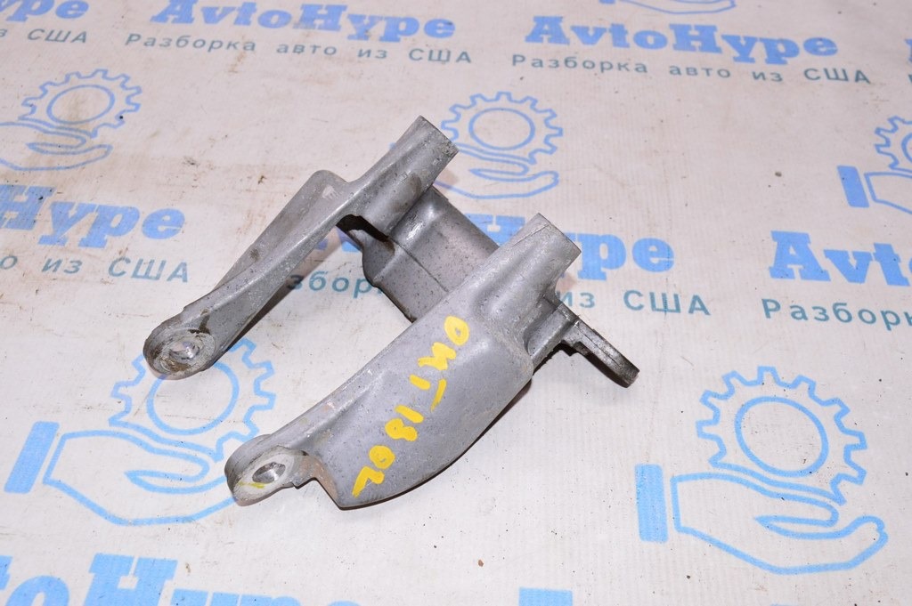 Кронштейн центральной подушки двигателя Subaru Outback 15-19