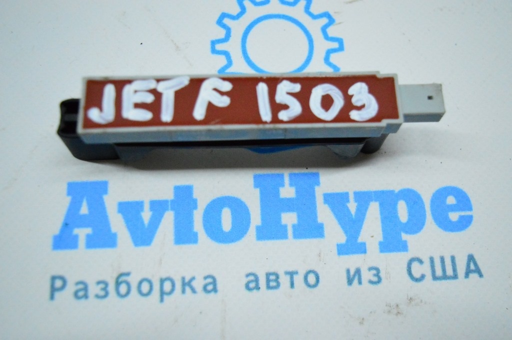 Кронштейн усилителя антенны VW Jetta 11-18 USA (03)