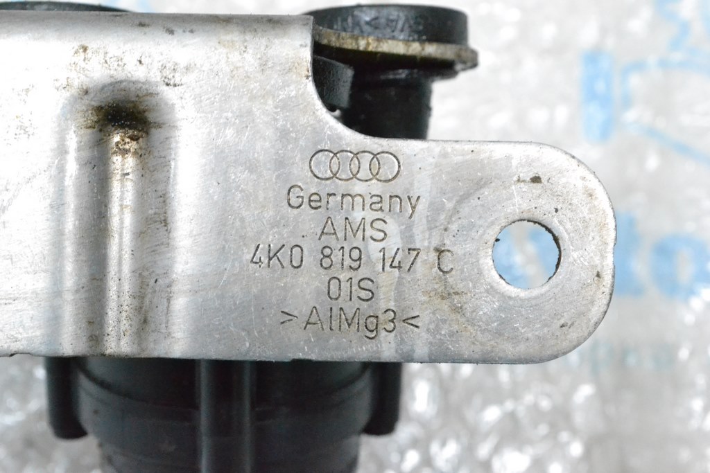Кронштейн вспомогательного насоса охлаждения Audi Q5 80A 18-24 3.0T