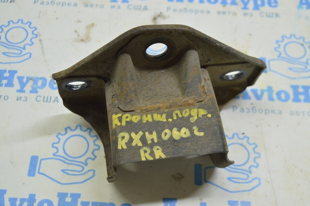 Кронштейн заднего подрамника правый Lexus RX300 RX330 RX350 RX400h 04-09 AWD