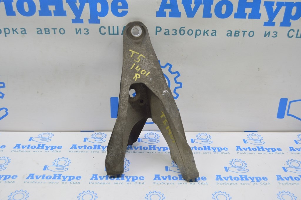 Кронштейн задней подушки двигателя VW Multivan T5 09-15 2.0d