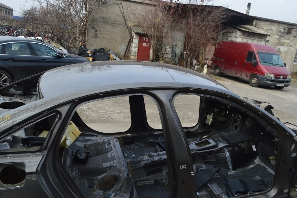 Крыша металл Audi A6 C7 12-18 без люка (01)