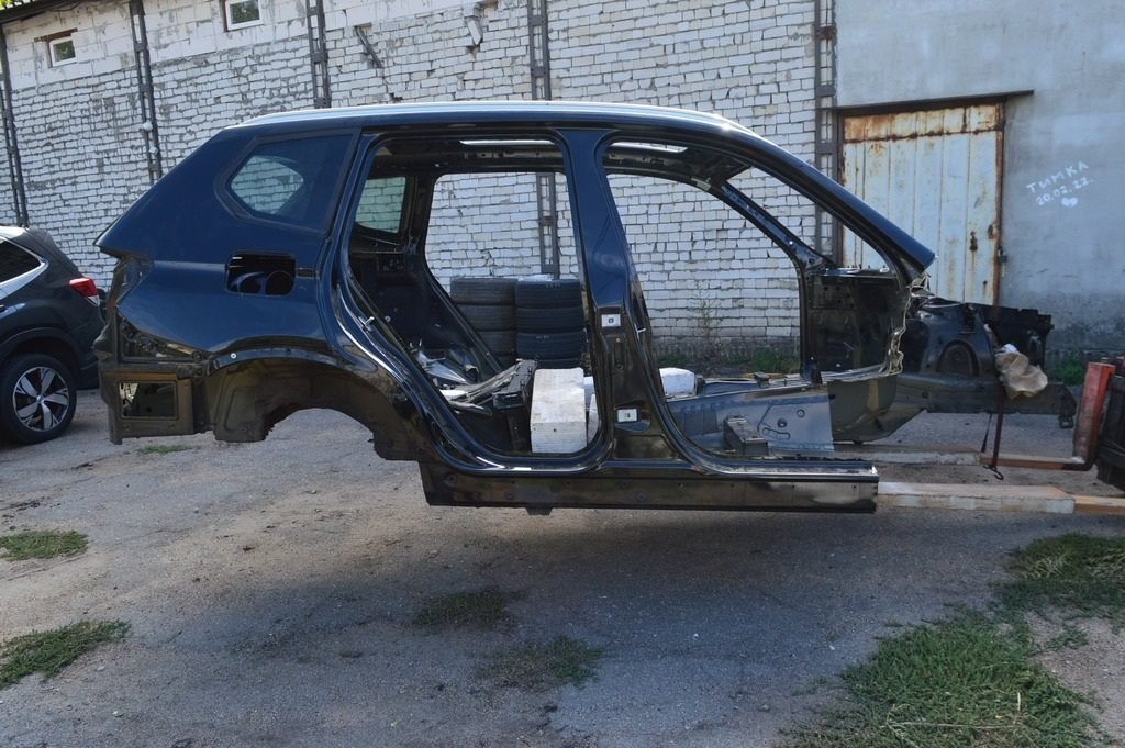 Крыша (металл) BMW X3 F25 11-17 под люк (02) черный цвет на кузове