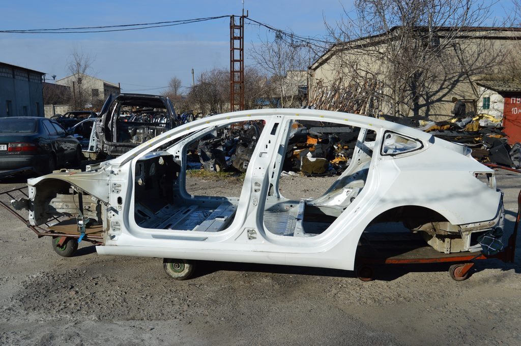 Крыша металл Tesla Model 3 18- под панораму, на кузове (03)