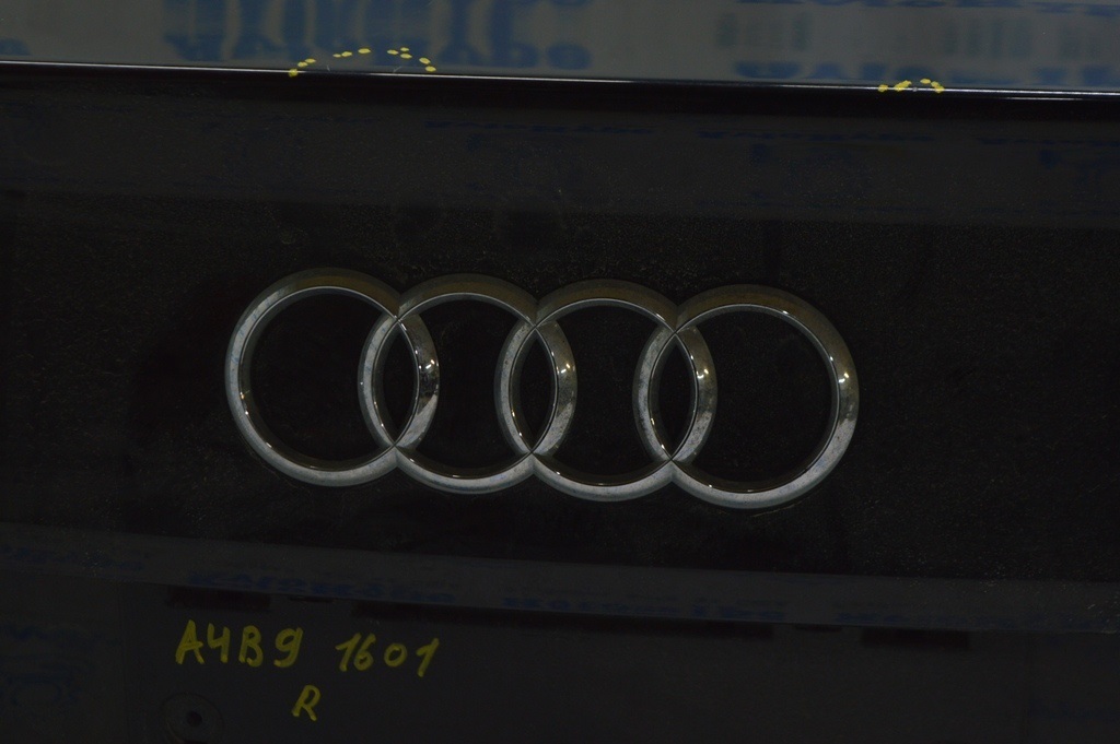 Крышка багажника Audi A4 B9 17-19 (01) черная, царапины — фото 3