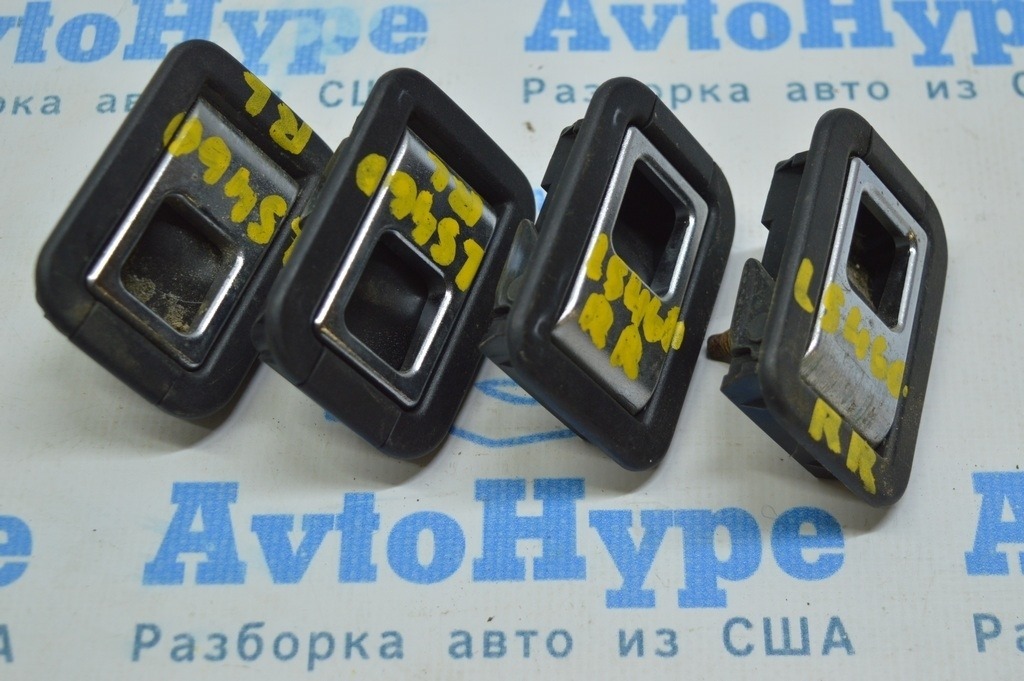 Крючок багажаника Lexus LS460 LS600h 07-12