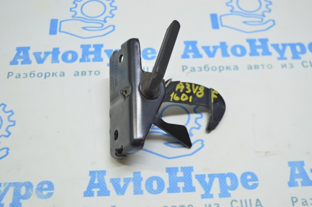Крючок замка капота Audi A3 8V 15-20