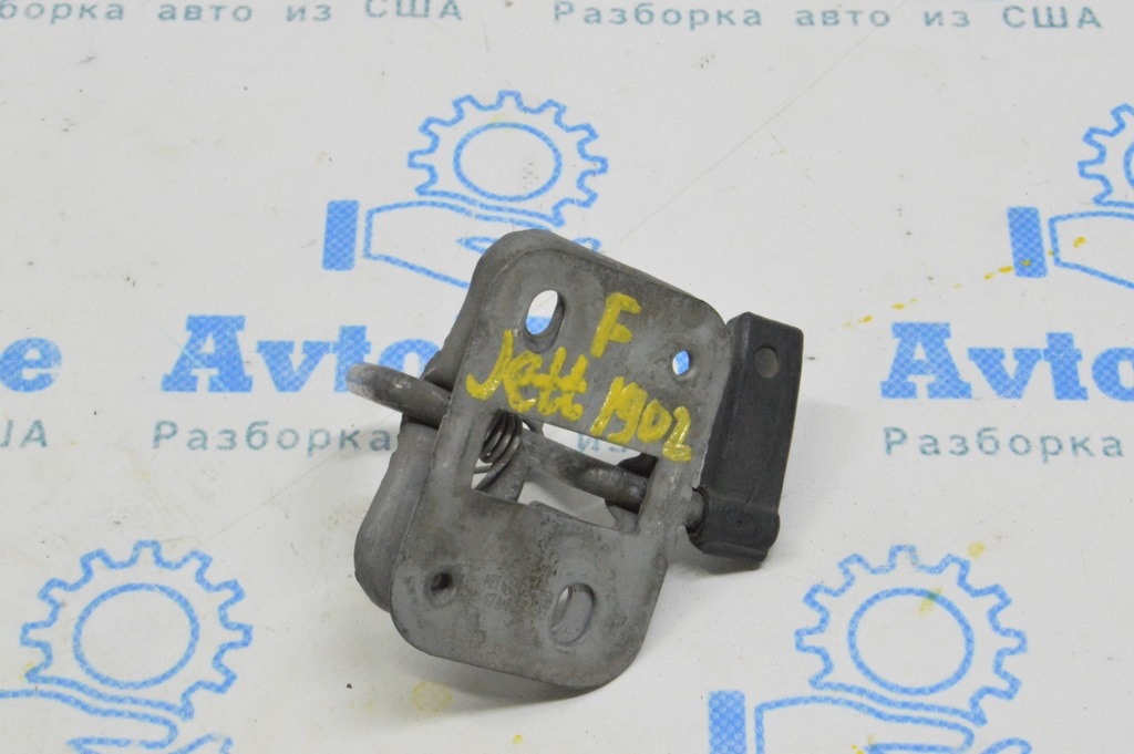 Крючок замка капота VW Jetta 19-24 (02) примят