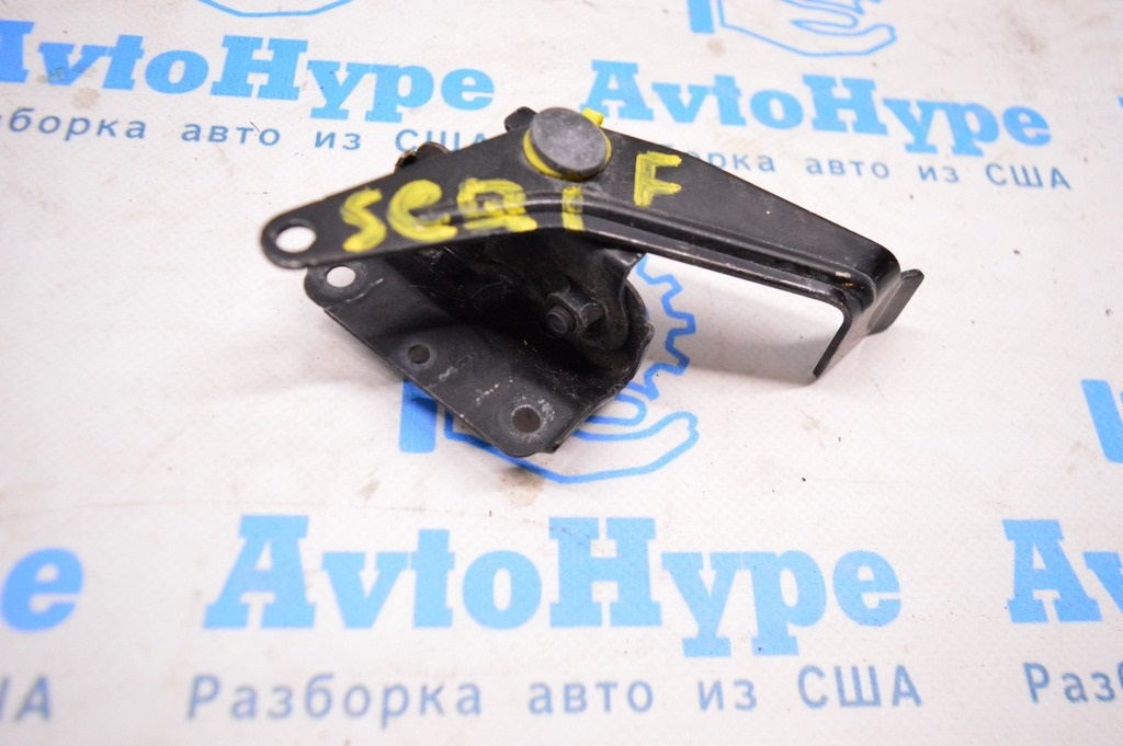 Крюк замка капота Toyota Sequoia 2008-2022