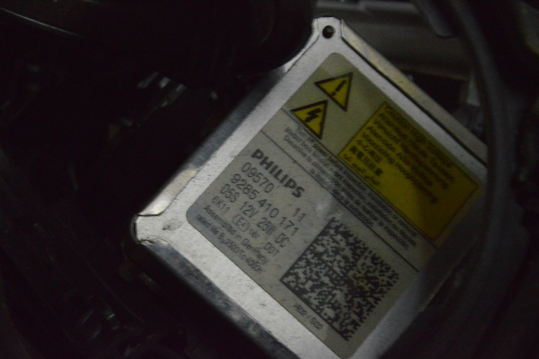 Лампа ксеноновая правая Audi A3 8V 17-20 (02)