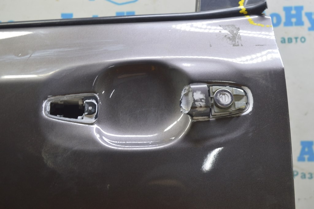 Личинка замка передней левой Toyota Sienna 11-20
