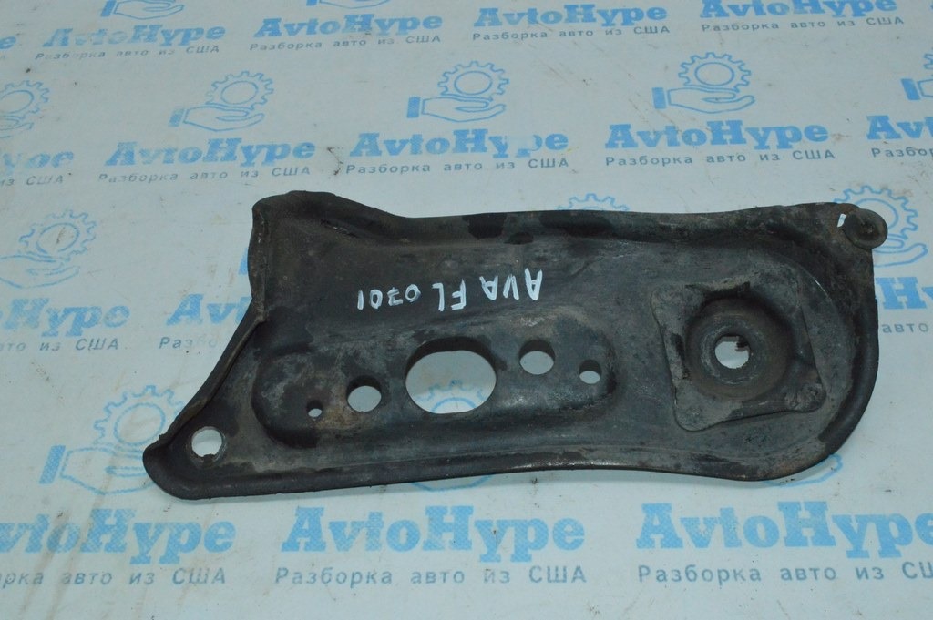 Лопух переднего подрамника перед лев Toyota Avalon 05-12