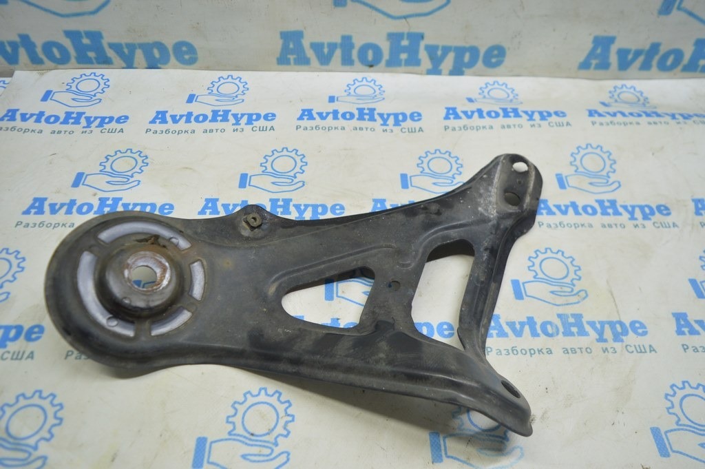 Лопух переднего подрамника передний левый Lexus RX300 RX330 RX350 RX400h 06-09