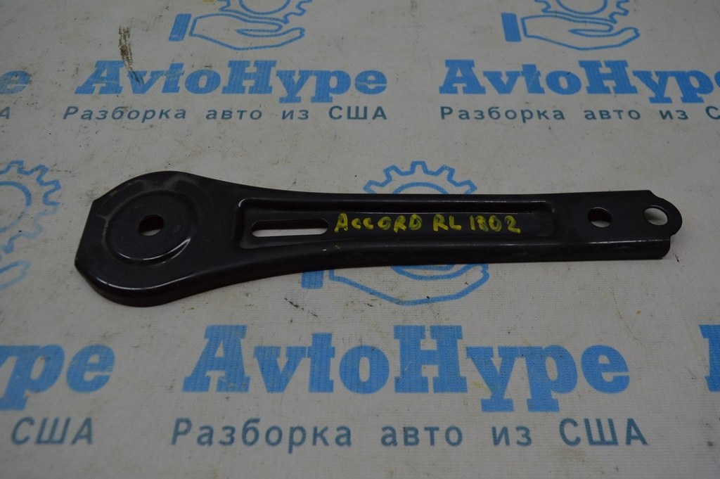 Лопух заднего подрамника зад прав Honda Accord 18-