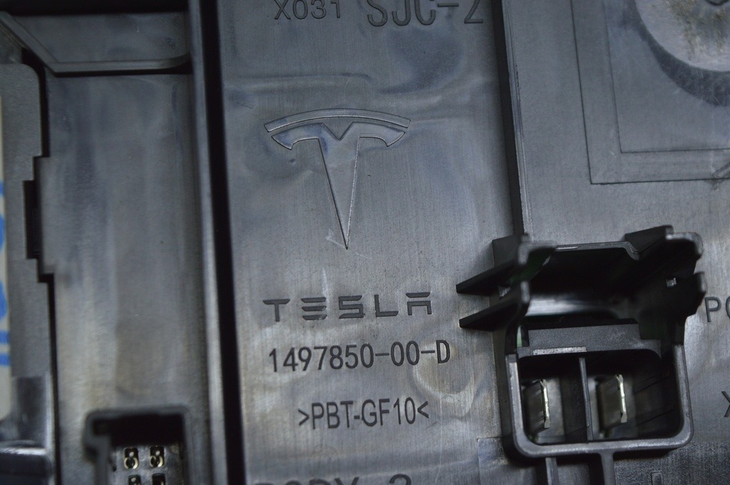 LOW VOLTAGE CONTROLLER LEFT Tesla Model 3 18- (01) 1567455-00-c 1567359-00-b — фото 2